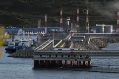 35 விழுக்காட்டு கச்சா எண்ணெய்யை இந்தியா, ர‌ஷ்யாவிடமிருந்து தருவிக்கிறது.