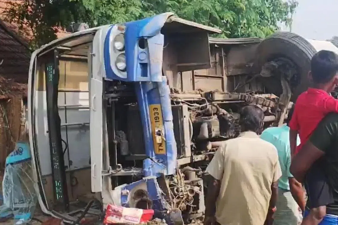 அரசுப் பேருந்து கவிழ்ந்து பலர் காயம்