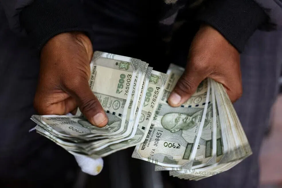 அமெரிக்க டாலருக்கு நிகரான ரூபாயின் மதிப்பு 94.05: வரலாறு காணாத சரிவு