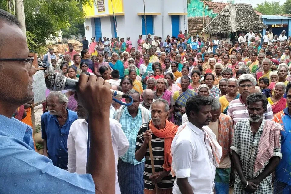 அரிட்டாப்பட்டியில் அமைய உள்ள சுரங்கத்திற்கு எதிராக கிராம மக்கள் தீர்மானம் நிறைவேற்றினர். 