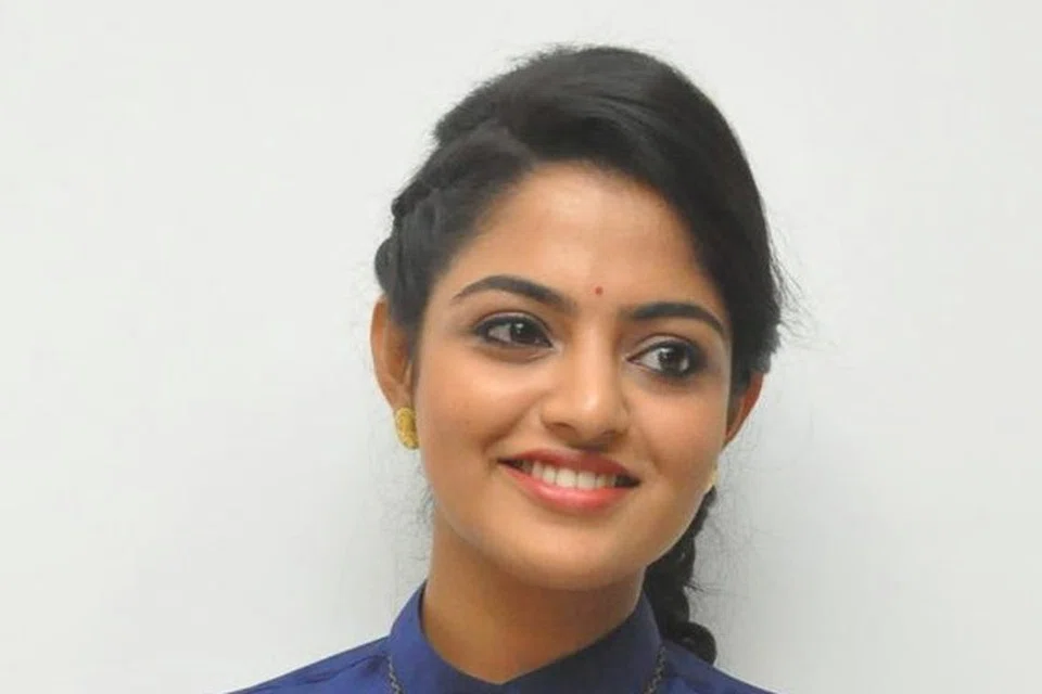 நிகிலா  விமல்.
