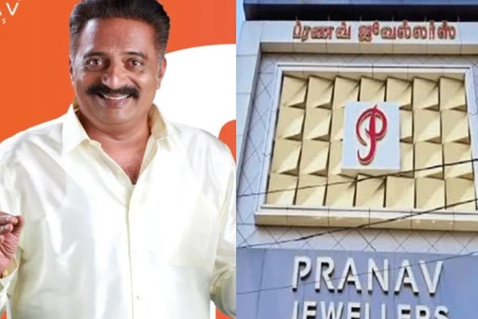 பிரகாஷ் ராஜ் (இடது), பிரணவ் நகைக்கடை முகப்பு.