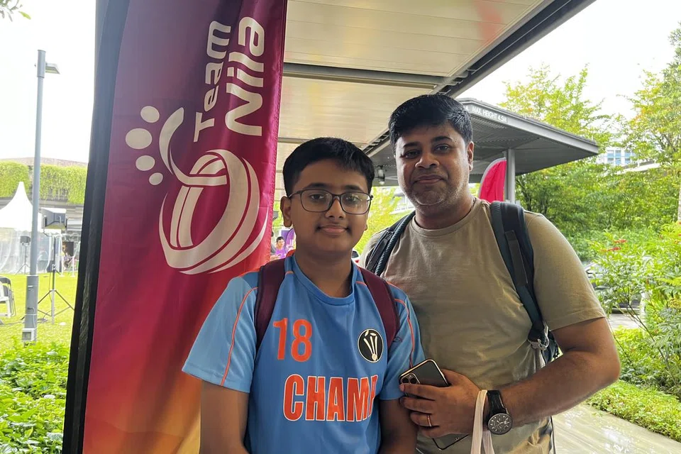 சிங்கப்பூரில் நடக்கும் விளையாட்டுகளுக்குத் தொண்டூழியம் புரியும் ‘டீம் நிலா’வில் புதிதாகச் சேர்ந்துள்ள அனு‌ஷ்மித் முகர்ஜி, 11.