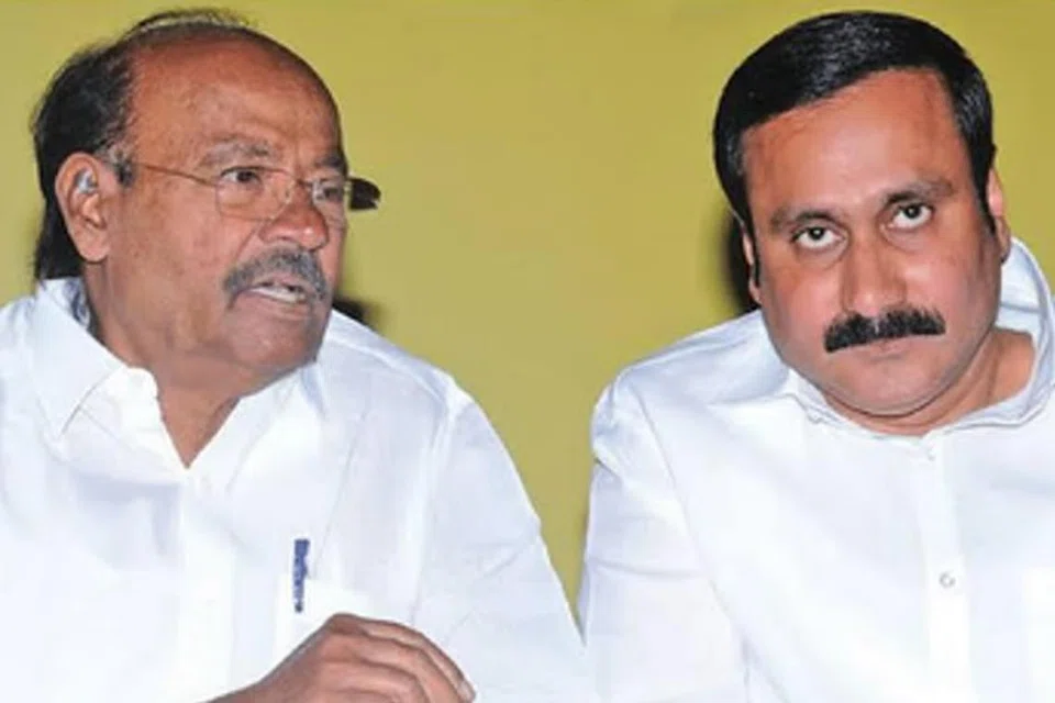 பாமக தலைவர் பொறுப்பை நானே ஏற்றுக் கொள்கிறேன் என்று ராமதாஸ் கூறியிருப்பதால் அவருக்கும் அவரது மகன் அன்புமணி ராமதாசுக்கும் இடையே விரிசல் அதிகரித்துள்ளது.