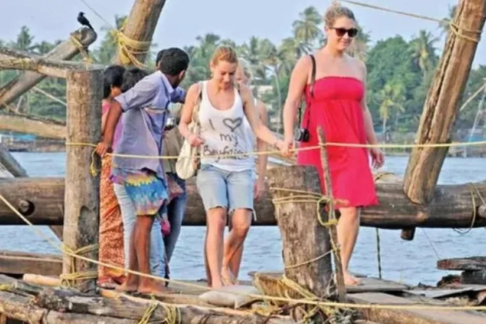 தமிழகத்துக்குப் பேரளவில் வருகையளித்த சுற்றுலாப் பயணிகளால் சுற்றுலா வளர்ச்சிக் கழக வருமானம் 2023-24ல் 5 மடங்கு அதிகரித்தது.