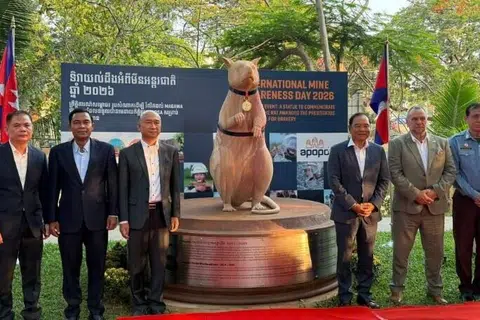 கம்போடியாவின் சியெம் ரீப் மாகாணத்தில் கடந்த வெள்ளிக்கிழமை நடைபெற்ற ‘மாகவா எலி’ சிலைதிறப்பு நிகழ்ச்சி.