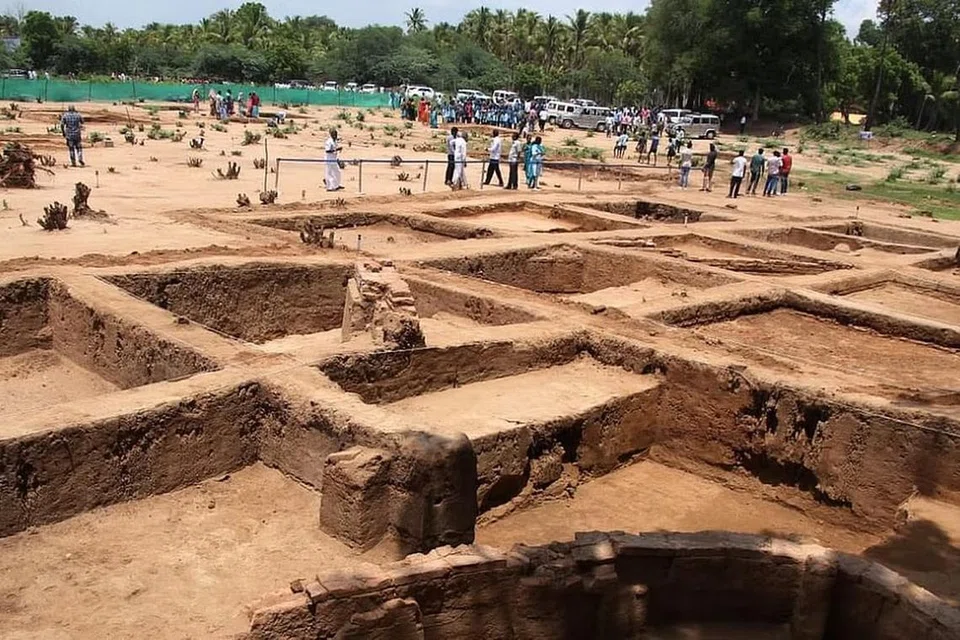 கீழடியில் நடைபெற்ற அகழாய்வுப் பணிகளை தமிழ் ஆர்வலர்கள் வரவேற்றுள்ளனர்.