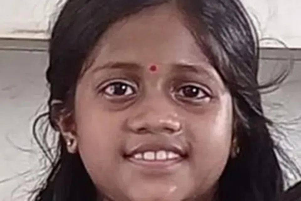 அனயா.