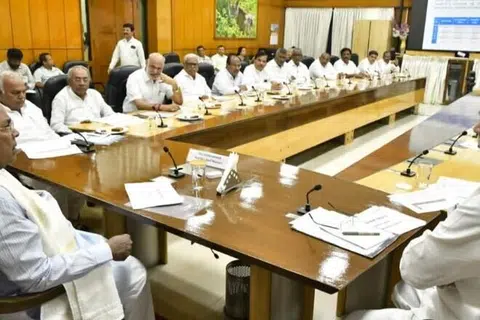 ‘இவ நம்மவா, இவ நம்மவா’ என்று பெயர் சூட்டப்பட்ட மசோதாவை கர்நாடக அமைச்சரவை ஆராய்ந்தது.