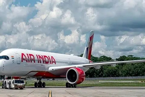 அனைத்துலக கூடுதல் எரிபொருள் கட்டணத்தை 38 விழுக்காடு வரை ஏர் இந்தியா குறைத்துள்ளதாகத் தெரிகிறது.