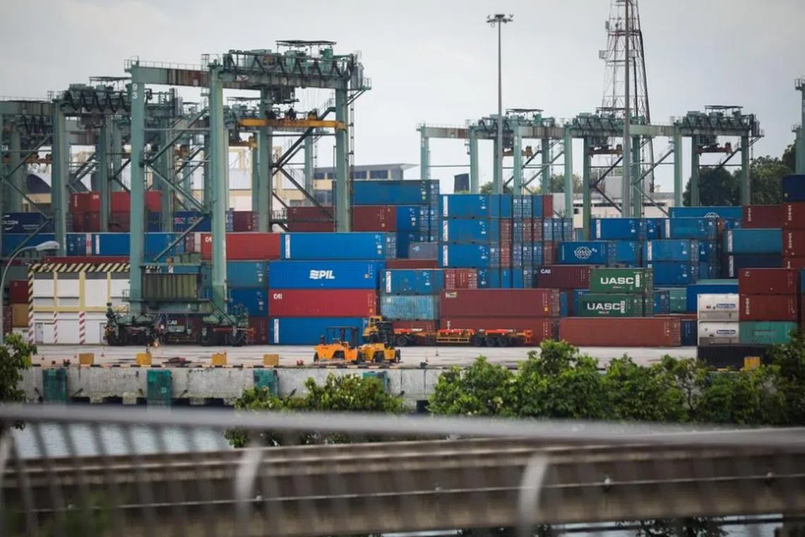 வரிவிதிப்பின் தாக்கம்: சிங்கப்பூரின் ஏற்றுமதி வளர்ச்சி 5.4% என குறைந்தது