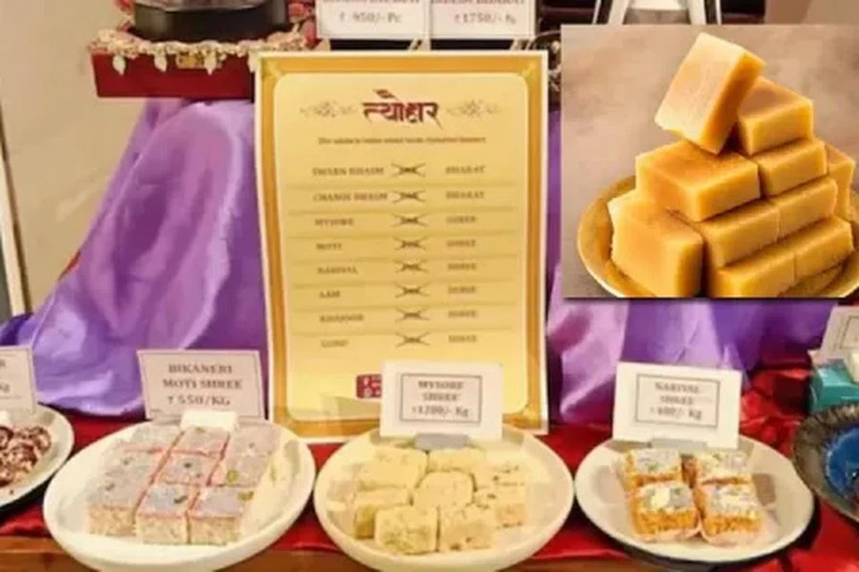 ‘தியோஹார் ஸ்வீட்ஸ்’ இனிப்பகத்தில், மைசூர் பாக், மோத்தி பாக், ஆம் பாக், கோந்த் பாக் போன்ற இனிப்புகளின் பெயர்களை மைசூர் ஸ்ரீ, மோத்தி ஸ்ரீ, ஆம் ஸ்ரீ, கோந்த் ஸ்ரீ என மாற்றியுள்ளனர்.