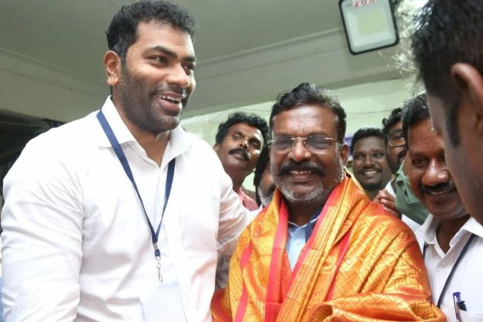 திருமாவளவனுடன் ஆதவ் அர்ஜுனா.