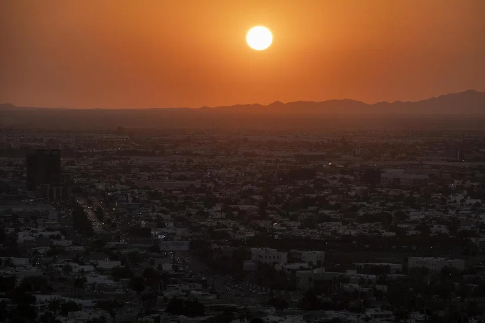 மெக்சிகோவின் வடமேற்கு மாநிலமான சோனோராவில்  இவ்வாரம் வெப்பநிலை 49டிகிரி செல்சியசை எட்டியது.