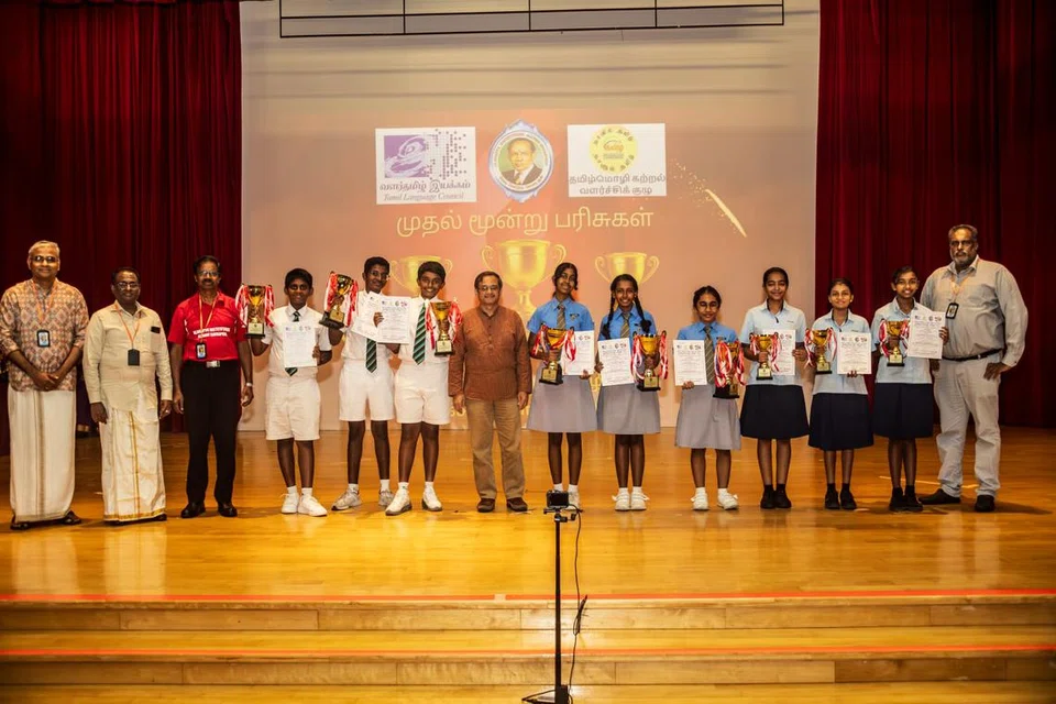 போட்டிகளில் வெற்றிபெற்ற குழுக்களுக்கு பரிசுக் கிண்ணங்களும் சான்றிதழ்களும் வழங்கப்பட்டன.