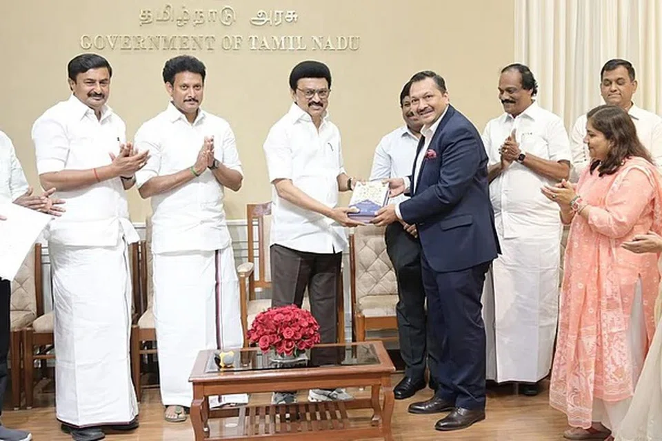 தமிழ்நாடு பள்ளிக்கல்வித் துறை சார்பில், தமிழ்நாடு பாடநூல், கல்வியியல் பணிகள் கழகமும் ஆக்சுபோர்டு பல்கலைக்கழகப் பதிப்புத்துறையும் இணைந்து உருவாக்கிய தமிழ்-இந்தோ-ஐரோப்பிய மொழிகளின் வேர்ச்சொல் ஒப்பீட்டு அகராதித் திட்டத்தின் பொது முன்னுரை நூலினையும், முதல் தொகுதி நூலினையும் தமிழ்நாடு முதலமைச்சர் மு.க.ஸ்டாலின்  தலைமைச் செயலகத்தில் செவ்வாய்க்கிழமை (மார்ச் 25) வெளியிட்டார். 