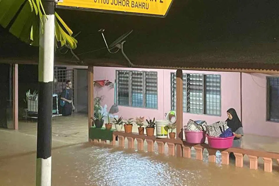 ஜோகூரில் பல வீடுகள் வெள்ளத்தில் பாதிக்கப்பட்டுள்ளன.