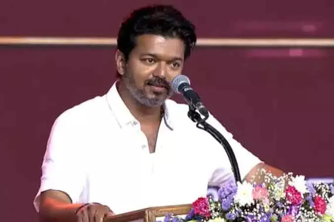 நீட் தேர்வு மட்டுமே உலகம் அல்ல: மாணவர்களுக்கு விஜய் அறிவுறுத்து