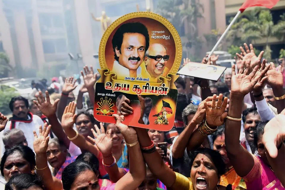 பணம், பதவி எதையும் எதிர்பார்க்காத தொண்டர்கள்தான் திமுகவின் பலம் என்கிறது கட்சித் தலைமை.