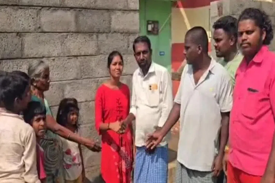 மதிப்பைக் கூட்டும் மதிப்பெண்கள்
எண்ணில் இல்லை வாழ்க்கை....
எண்ணத்தில் இருக்கிறது!