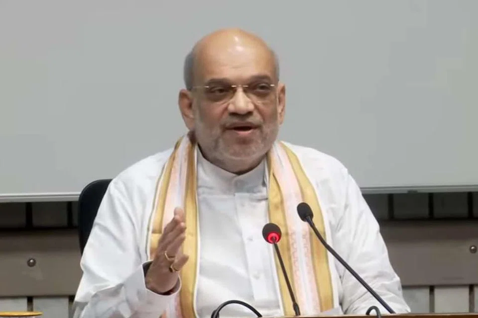 செய்தியாளர்களிடம் பேசிய இந்திய உள்துறை அமைச்சர் அமித்ஷா.