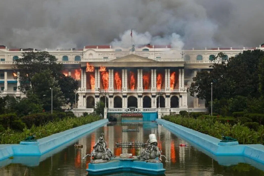 ஏற்றத்தாழ்வைப் பொறுத்தது போதும்: போராட்டத்தில் பாய்ந்த நேப்பாள இளையர்கள்