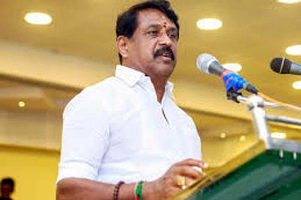 நயினார் நாகேந்திரன்.