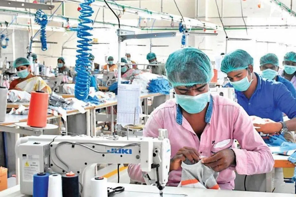 பல்வேறு நிகழ்ச்சிகளுக்கும் ஆர்டரின் பேரில் பனியன்கள் தயார் செய்யப்பட்டு அனுப்பி வைக்கப்படுகின்றன.