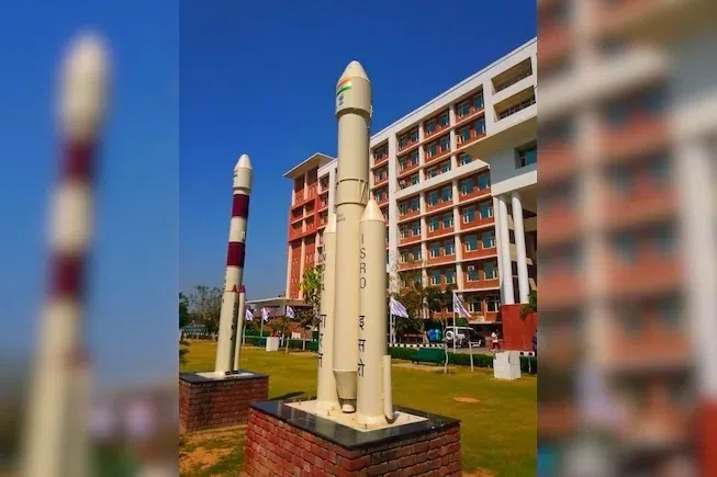 உந்துகணை, செயற்கைக்கோள் தயாரிக்கும் திட்டத்தைக் கைவிடும் இஸ்ரோ