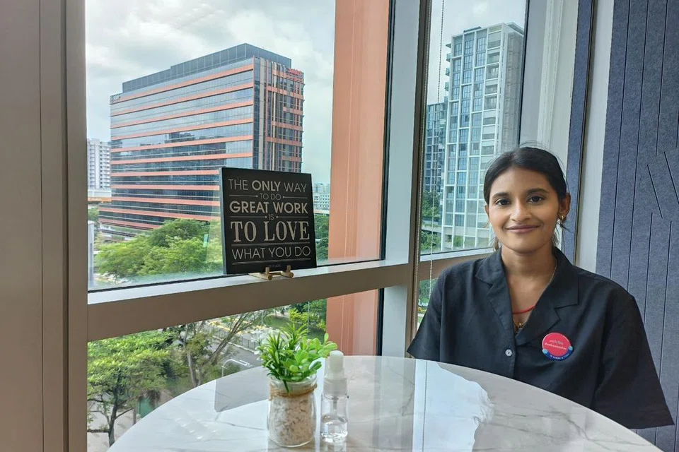 விரும்பிச் செய்யும் வேலையிலிருந்து மனநிறைவு பெறுகிறார் எம். ஷர்னி.