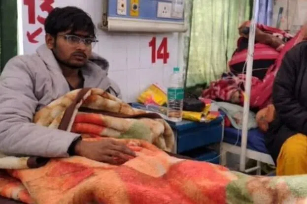 எம்பிபிஎஸ் படிப்பில் சேர காலை உடைத்துக்கொண்ட இளையர்