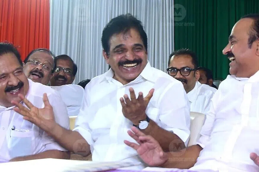 கேரள முதல்வர் பதவி: மூவரிடையே போட்டி