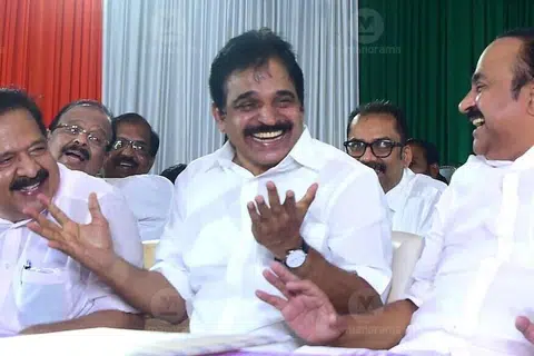 கேரள மாநிலத்தின் புதிய முதல்வராக (இடமிருந்து) திரு ரமேஷ் சென்னிதலா, கே.சி.வேணுகோபால், வி.டி.சதீசன் ஆகியோரில் ஒருவர் நியமிக்கப்படலாம் என எதிர்பார்க்கப்படுகிறது.