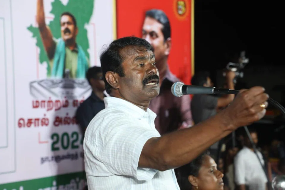 தம் கட்சி வேட்பாளரை ஆதரித்து வாக்கு சேகரித்த நாம் தமிழர் கட்சியின் தலைமை ஒருங்கிணைப்பாளர் சீமான்.