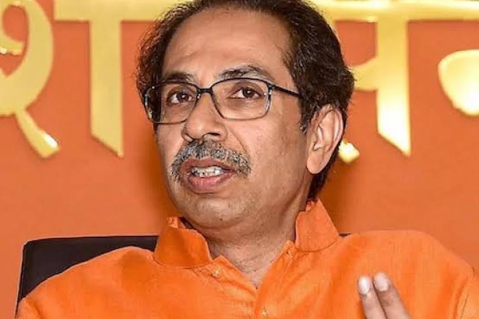 ஆளுக்கு ஒரு நியாயம் என்று உத்தவ் தாக்கரே  கூறியுள்ளார்.