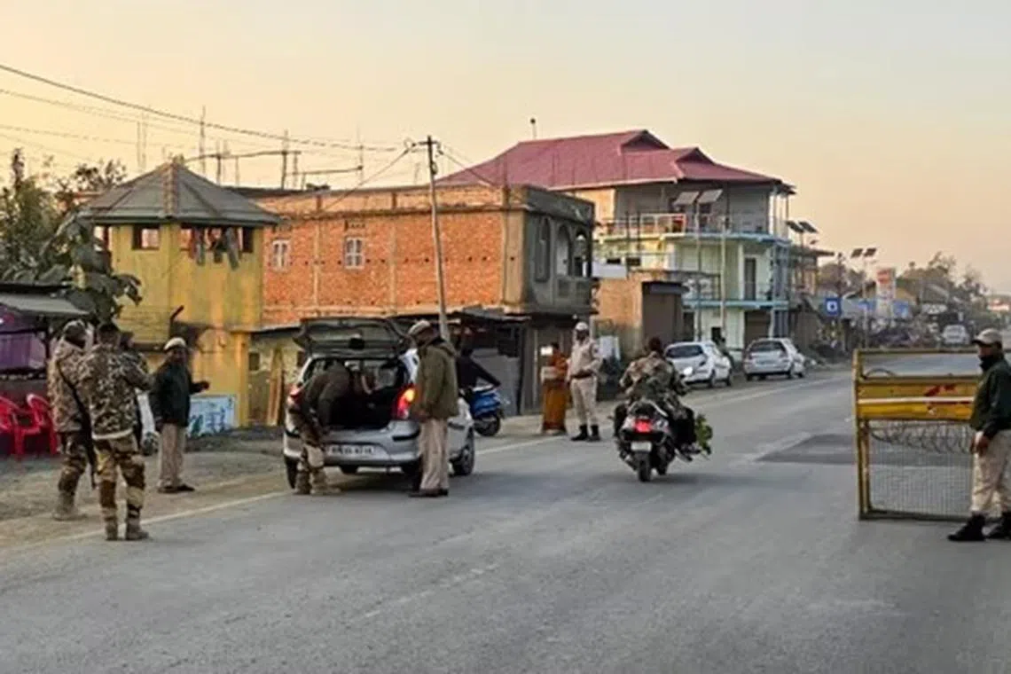 மணிப்பூரில் அமலுக்கு வந்த அதிபர் ஆட்சி; மாநிலம் முழுவதும் பாதுகாப்பு அதிகரிப்பு 