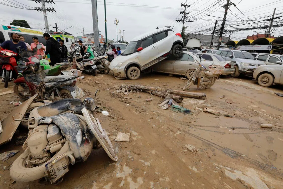 தென்கிழக்காசிய வெள்ளத்தில் பலியானோர் எண்ணிக்கை 300 பேரை எட்டியது