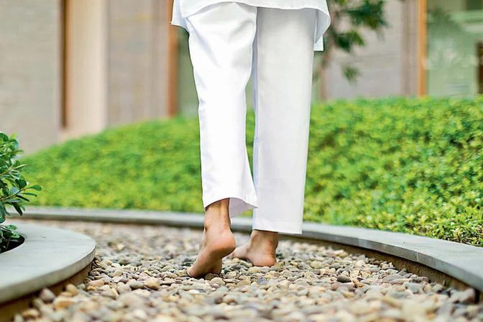 வீடமைப்புப் பேட்டைகளில் நடப்பதற்கென்றே சிறுகற்கள் குவிக்கப்பட்ட இத்தகைய நடைப்பயிற்சி இடங்கள் அமைக்கப்பட்டுள்ளன. இதில் நடப்பது உடல் ரத்த ஓட்டத்தை அதிகரிக்கும்.