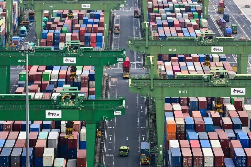 எண்ணெய் சாராப் பொருள்களின் ஏற்றுமதி இவ்வாண்டில் (2025) கிட்டத்தட்ட 2.5 விழுக்காடு வளர்ச்சி காணும் என்று எதிர்பார்க்கப்படுகிறது. இதற்கு முன்னர் அதன் வளர்ச்சி ஒரு விழுக்காட்டுக்கும் 3 விழுக்காட்டுக்கும் இடைப்பட்டிருக்கும் என்று முன்னுரைக்கப்பட்டிருந்தது.