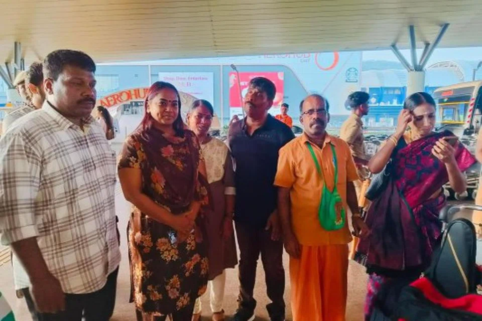 இலங்கை சென்றடைந்த முருகன், ராபர்ட் பயஸ், ஜெயக்குமார். 