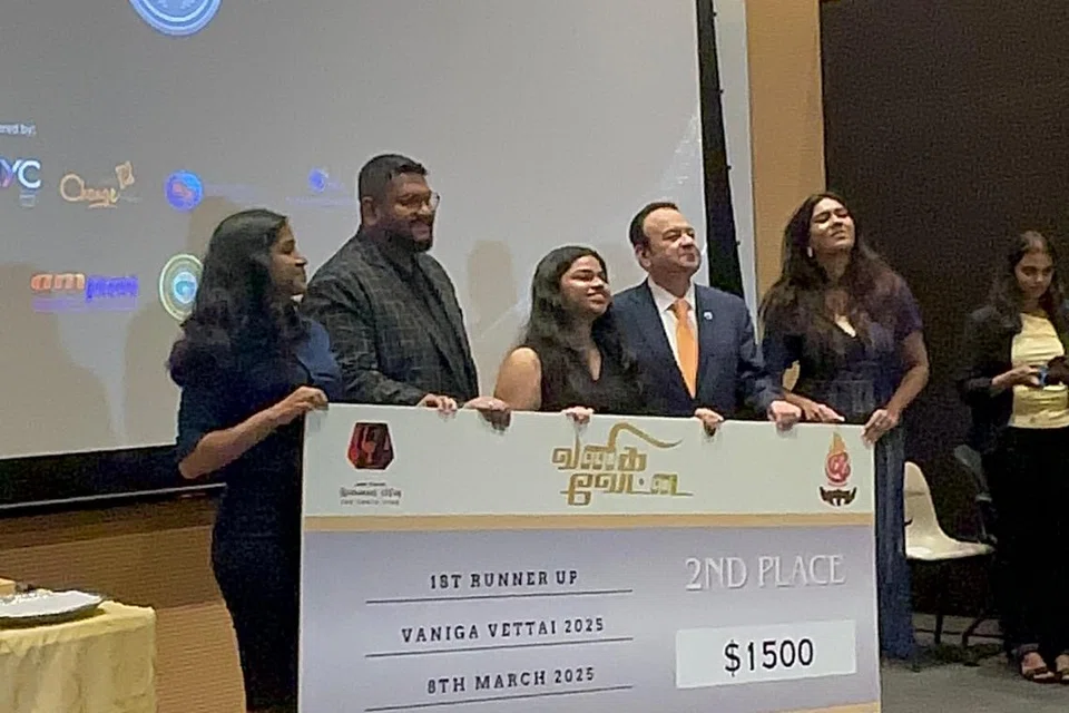 போட்டியில் இரண்டாம் பரிசைப் பெற்ற ஜாய் ஜோசஃபின் சமூக நிறுவனத் திட்டம்.