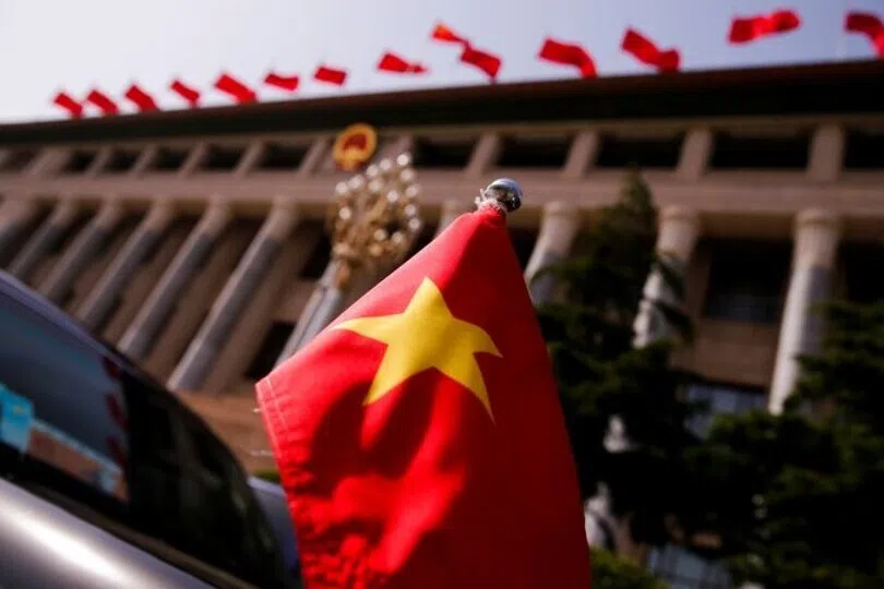 மலைப்பகுதிச் சாலையில் பேருந்து கவிழ்ந்து எழுவர் மரணம்