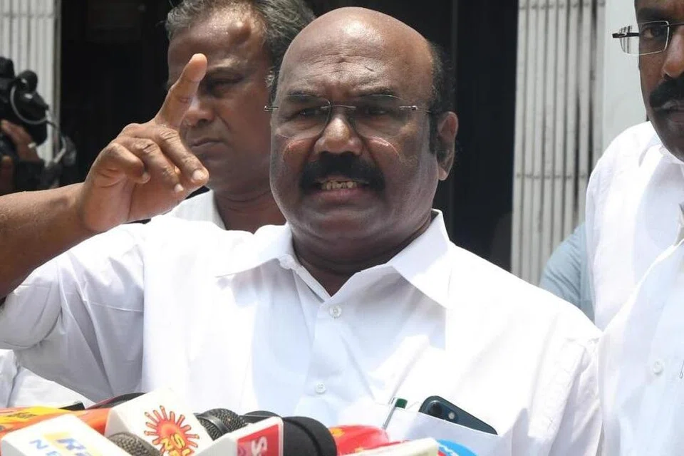 அதிமுகவின் முன்னாள் அமைச்சர் ஜெயக்குமார்.