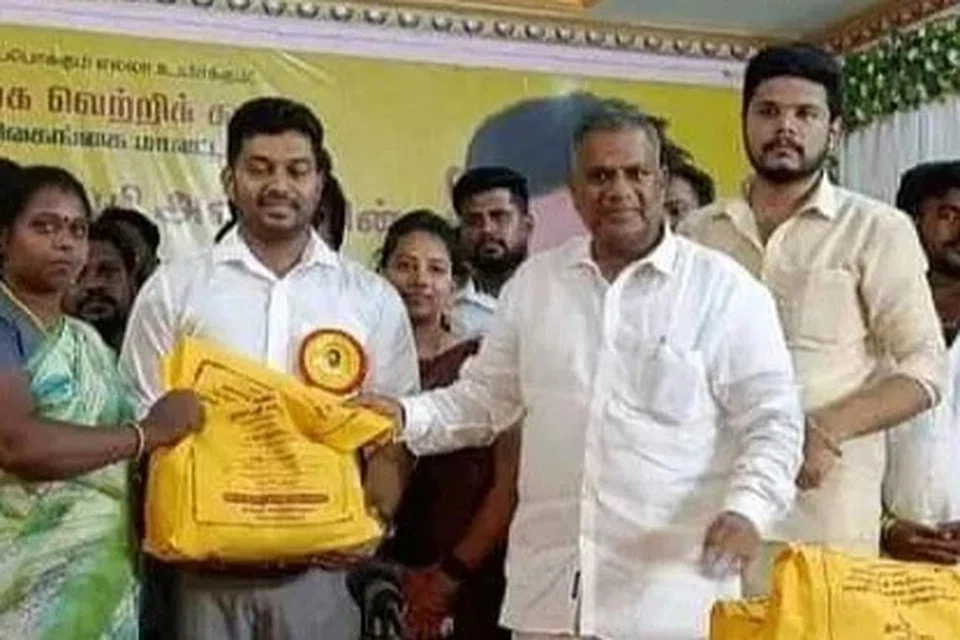 கட்சி மாநாட்டிற்கு இடம் தேர்வு செய்யும் பணி நடைபெற்று வருகிறது. அது குறித்து விஜய் விரைவில் அறிவிப்பார் என்று  புஸ்ஸி ஆனந்த் தெரிவித்துள்ளார். விஜய்யின் 50வது பிறந்தநாளையொட்டி மதுரை ஓடைப்பட்டியில் ஜூன் 10ஆம் தேதி நடந்த நலத்திட்ட உதவி வழங்கும் நிகழ்ச்சியில் அவர் இதனைத் தெரிவித்தார்.