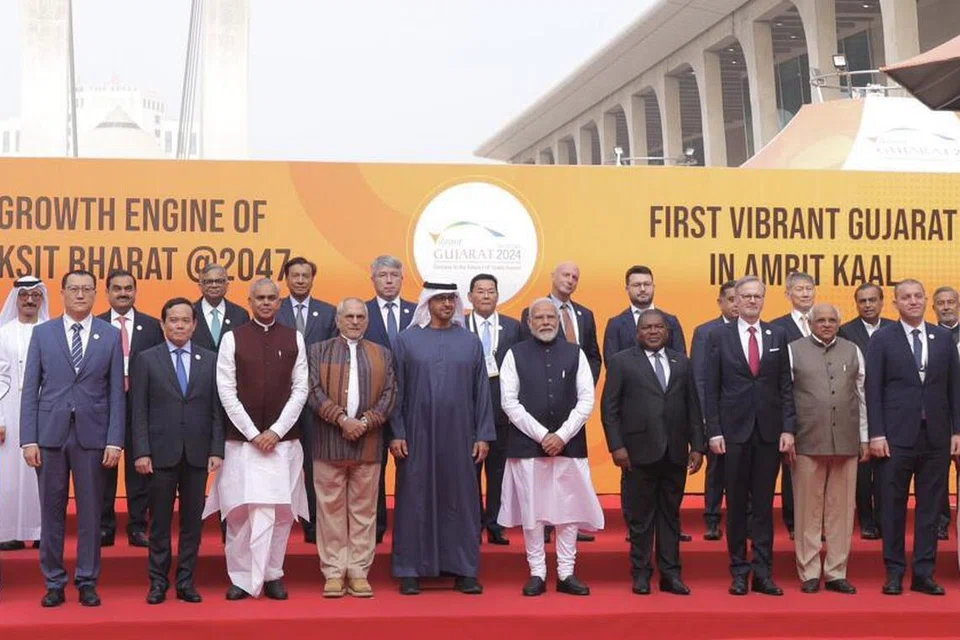 பல்வேறு நாடுகளின் தலைவர்களையும் முன்னணி நிறுவனங்களின் தலைவர்களையும் பிரதமர் மோடி சந்தித்துப் பேசி வருகிறார்.