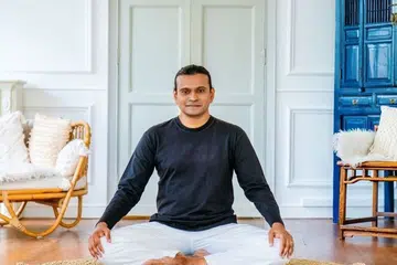 இல்லற வாழ்க்கையைத் துறந்த முனிவர்களின் கருத்துகள், எளிய மனிதர்களின் வாழ்க்கைக்குப் பொருந்துமா எனும் ஐயத்திற்கு கு. கதிரேசனின் படைப்பு விடையளிக்கிறது.