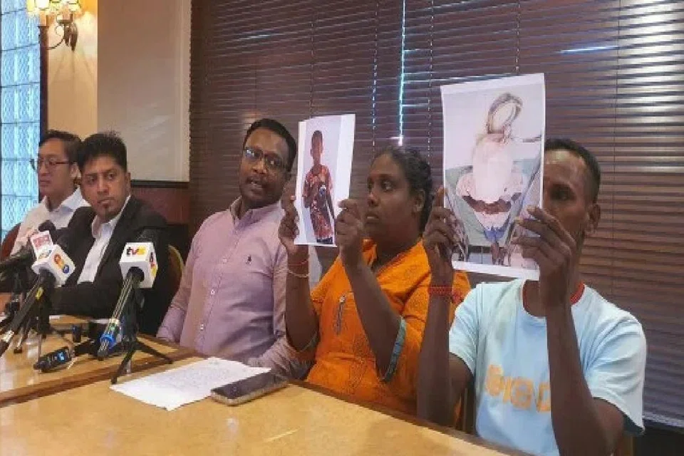 செய்தியாளர் கூட்டத்தில் பாதிக்கப்பட்ட சிறுவனின் பெற்றோர்.