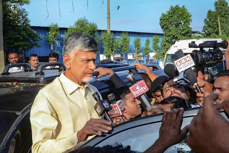 திறன் மேம்பாட்டுக் கழகத்தில் ரூ. 371 கோடி கைமாறியதில் ஊழல் நடந்ததாகக் கூறப்படும் வழக்கில் சந்திரபாபு நாயுடு கைதுசெய்யப்பட்டுள்ளார். 