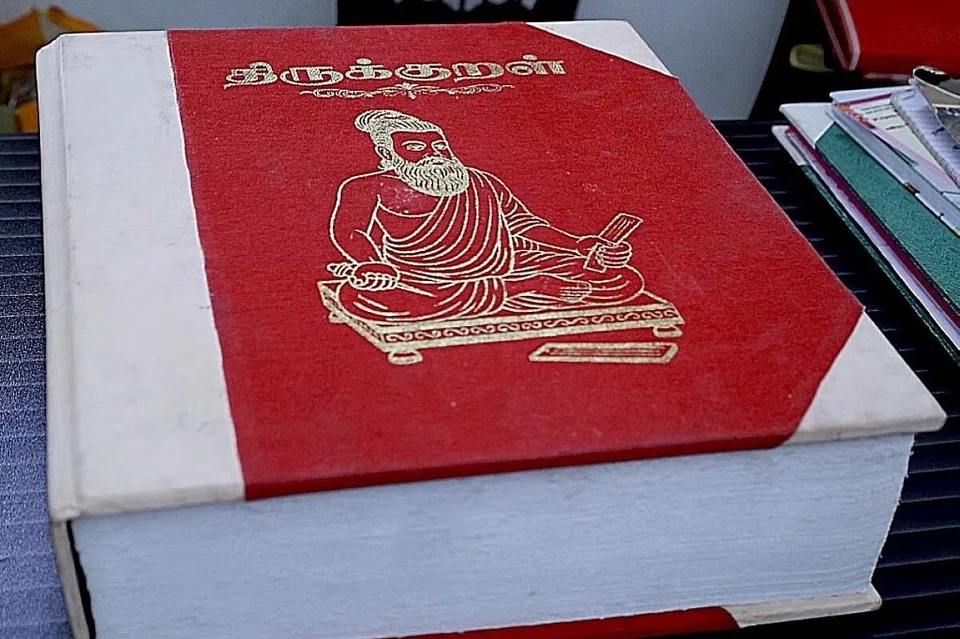 133 பக்கக் கைவினைப் புத்தகத்தை உருவாக்க நான்கு மாதக் கடும் உழைப்பும் ஒரு புத்தகத்துக்கு ரூ.25,000 செலவும் ஆகியுள்ளது. 