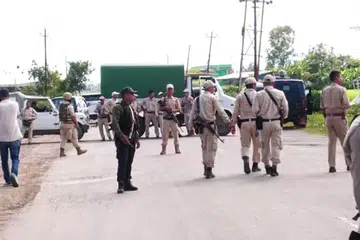 சண்டையை அடுத்து விழிப்புநிலையில் உள்ள மணிப்பூர் காவல்துறை.